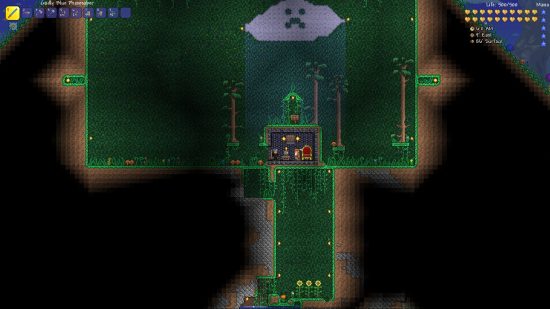 Meilleurs mods Terraria : une coupe transversale d'une maison au milieu des bois.