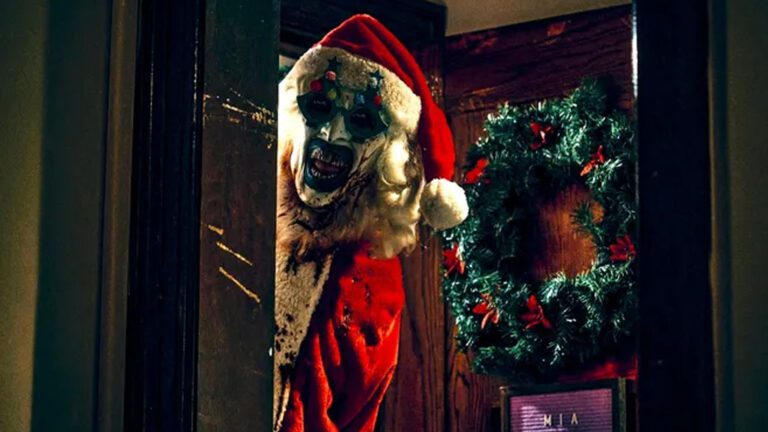 Art The Clown fait un ange de neige sanglant dans la bande-annonce de Terrifier 3
