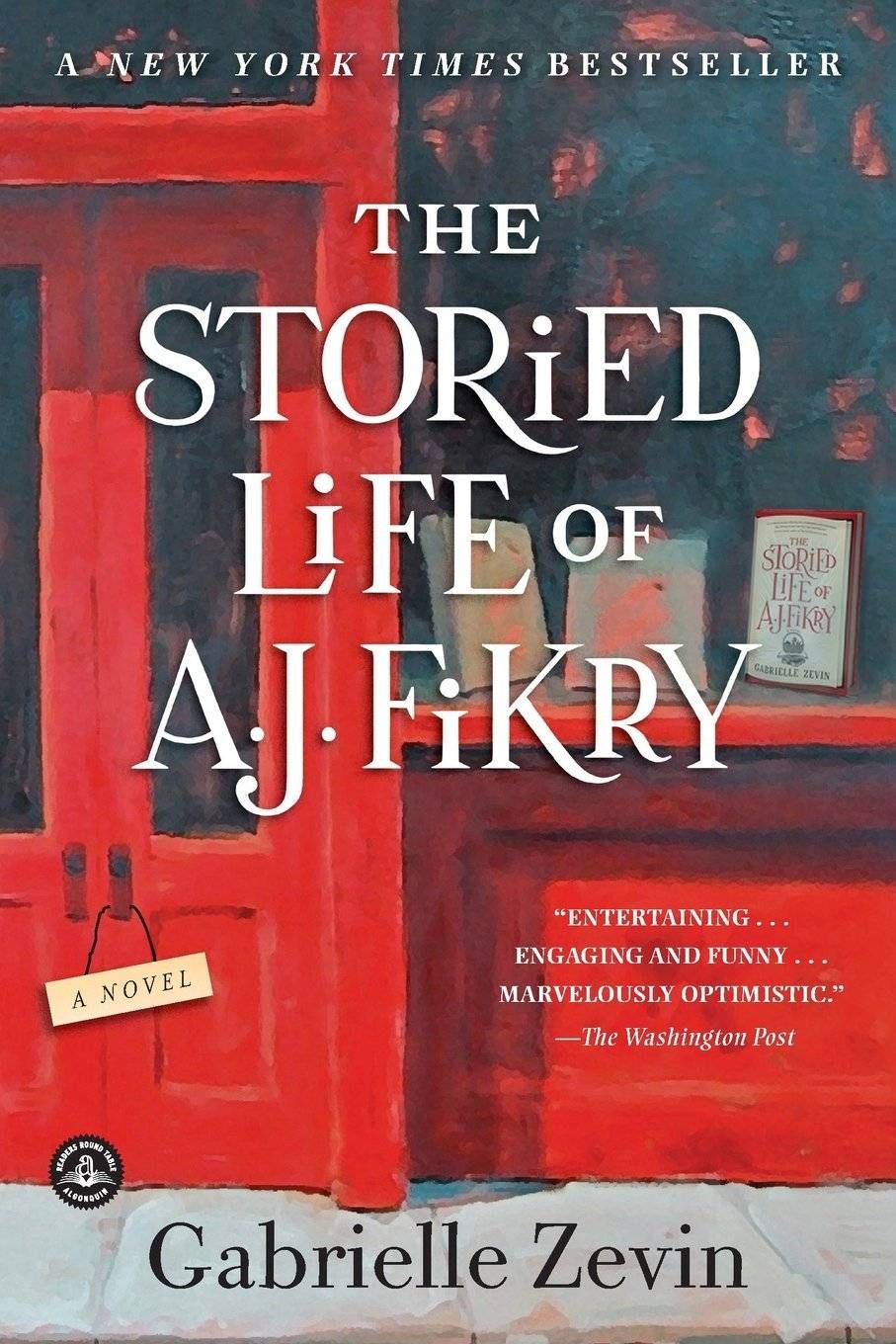 image de couverture de The Storied Life of AJ Fikry de Gabrielle Zevin, illustration de la façade d'une librairie, peinte en rouge, avec une grande vitrine et une porte