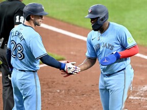 Vladimir Guerrero Jr. et Ernie Clement