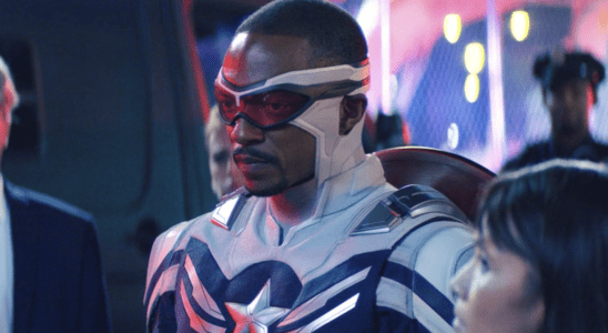 Anthony Mackie a partagé un superbe aperçu de son costume de Captain America, et maintenant je parie que je sais quand nous verrons une bande-annonce