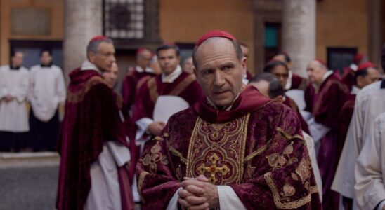 Bande-annonce de « Conclave » : Ralph Fiennes est un cardinal au centre d'une conspiration papale dans le nouveau thriller d'Edward Berger Plus de Variety Les plus populaires À lire absolument Inscrivez-vous aux bulletins d'information de Variety Plus de nos marques