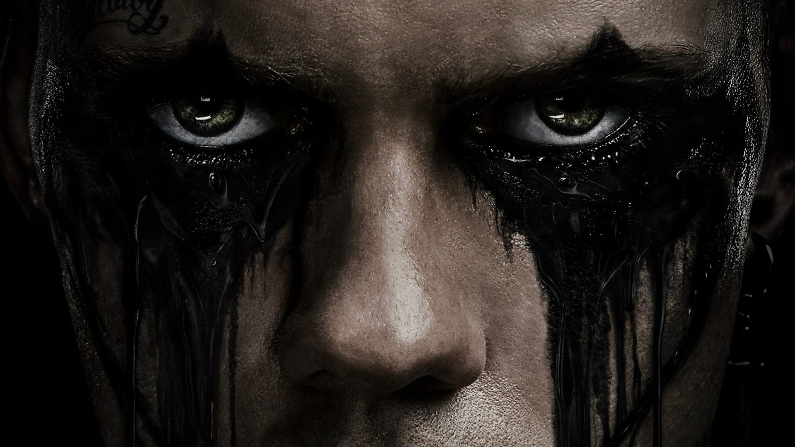 Bill Skarsgård regrette un aspect de son apparence dans le remake de The Crow
