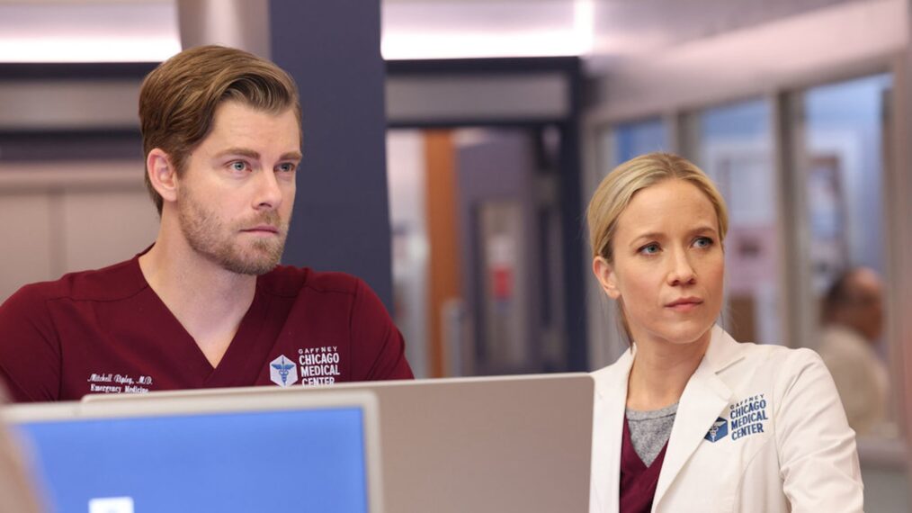 Luke Mitchell as Dr. Mitch Ripley, Jessy Schram as Dr. Hannah Asher in 