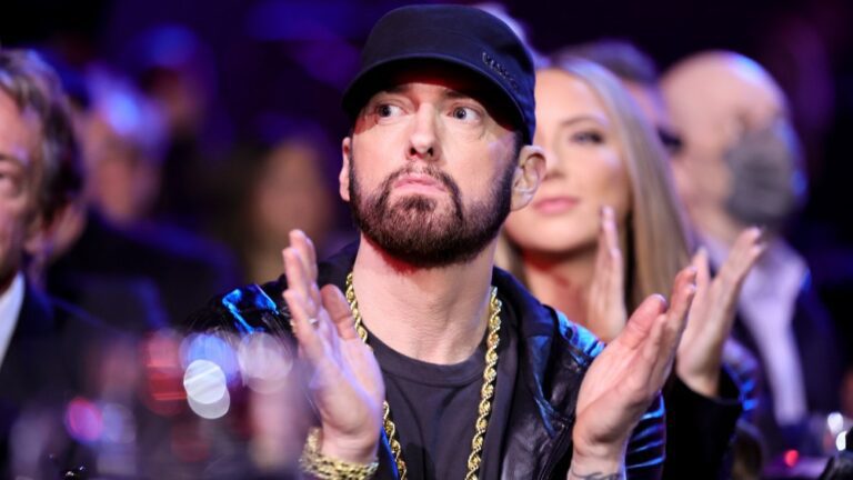 Eminem fait référence à Spider-Man sur son nouveau single « Tobey » avec Big Sean et Babytron Plus de Variety Les plus populaires À lire absolument Inscrivez-vous aux bulletins d'information de Variety Plus de nos marques
	
	
