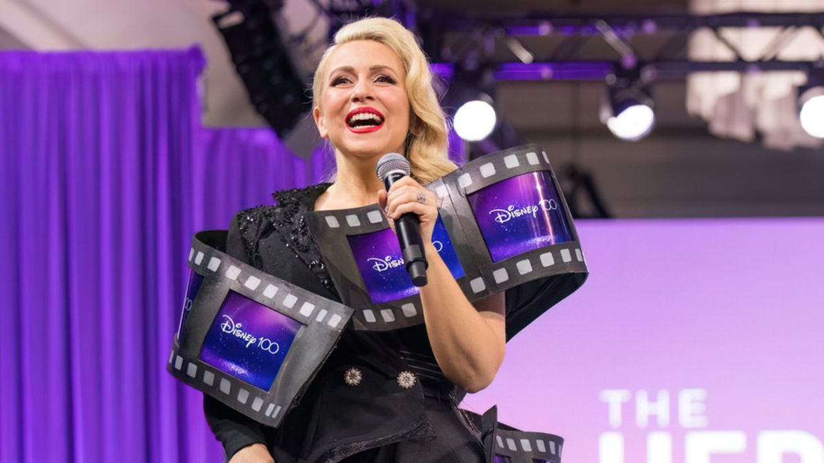 « Faites semblant jusqu'à ce que vous y parveniez » : Ashley Eckstein revient sur la diffusion du partenariat entre Geek Couture et Her Universe Fashion Show en 2024 avec Mattel
