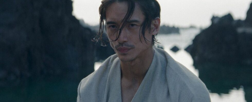 Manny Jacinto in The Acolyte as Qimir fresh out of the water with a towel draped over his shoulders