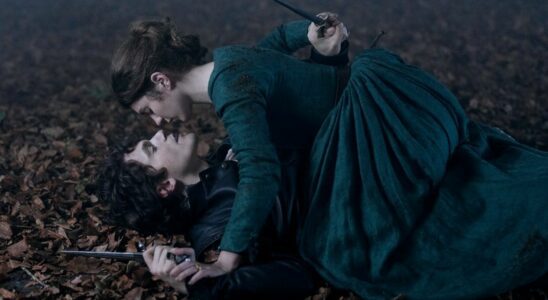 Emily Bader as Lady Jane Grey laying on top of Edward Bluemel as Guildford Dudley, they