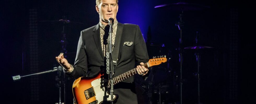 Josh Homme va subir une opération chirurgicale d'urgence, ce qui incite Queens of the Stone Age à annuler huit émissions européennes