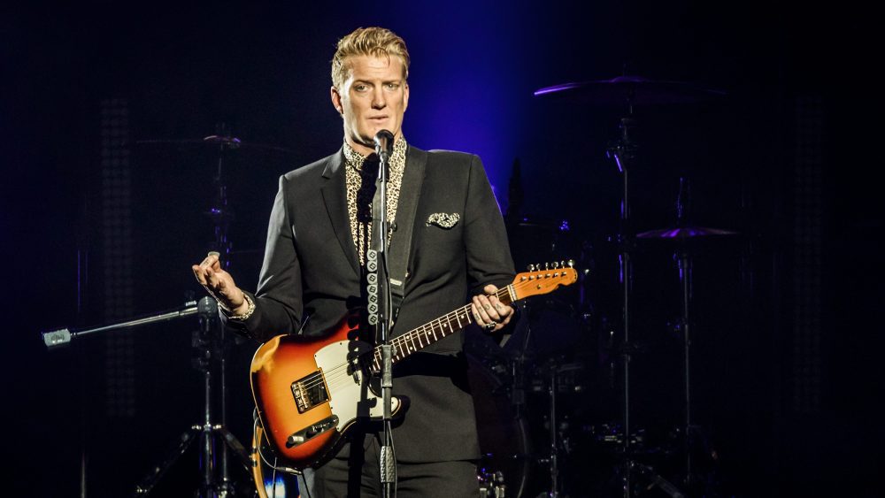 Josh Homme va subir une opération chirurgicale d'urgence, ce qui incite Queens of the Stone Age à annuler huit émissions européennes
	
	
