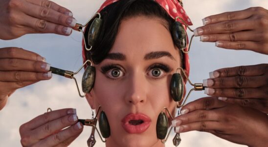 Katy Perry célèbre le divin féminin dans la vidéo « Woman's World » avec Trisha Paytas Plus de Variety Les plus populaires À lire absolument Inscrivez-vous aux bulletins d'information de Variety Plus de nos marques