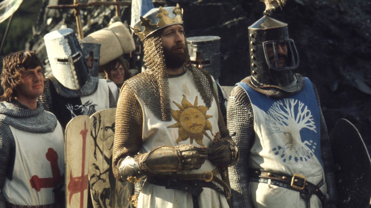 Le roi Arthur (Graham Chapman), entouré de ses chevaliers, dans Monty Python et le Saint Graal.