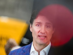 Le premier ministre Justin Trudeau annonce un investissement fédéral de 33 millions de dollars pour soutenir trois projets d'infrastructures communautaires à Montréal, le mercredi 3 juillet 2024.