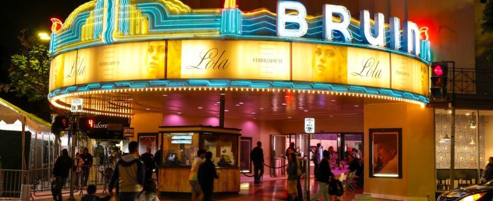 L'avenir du Bruin Theatre est incertain alors que le bail de Regency pour deux palais de cinéma historiques de Westwood se termine cette semaine Plus de Variety Les plus populaires À lire absolument Inscrivez-vous aux newsletters de Variety Plus de nos marques