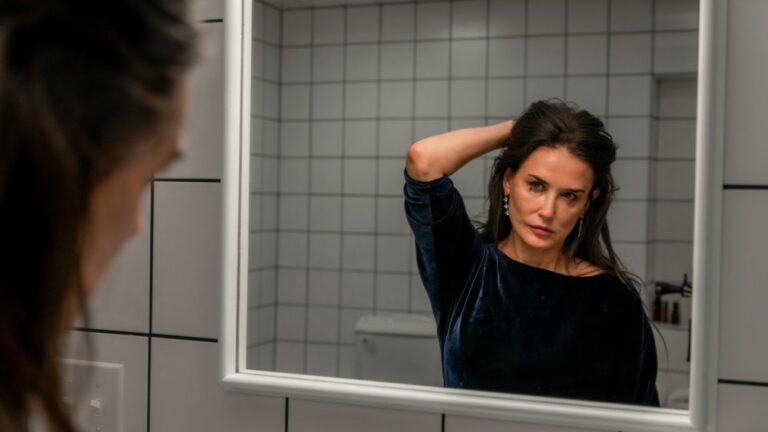 Le film d'horreur sur le corps de Demi Moore, « The Substance », ouvrira la section Midnight Madness du TIFF Plus de Variety Les plus populaires À lire absolument Inscrivez-vous aux bulletins d'information de Variety Plus de nos marques
	
	
