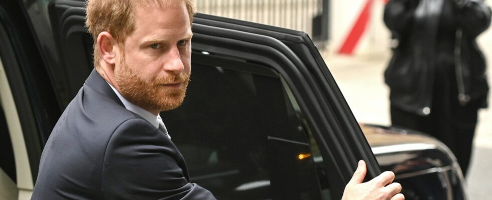 Le prince Harry révèle que la discorde royale est en partie due au refus de la famille de poursuivre les tabloïds britanniques en justice
