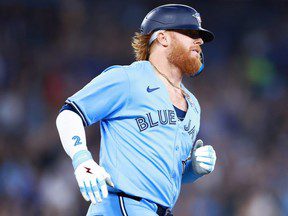 Les Blue Jays échangent Justin Turner aux Mariners en milieu de match