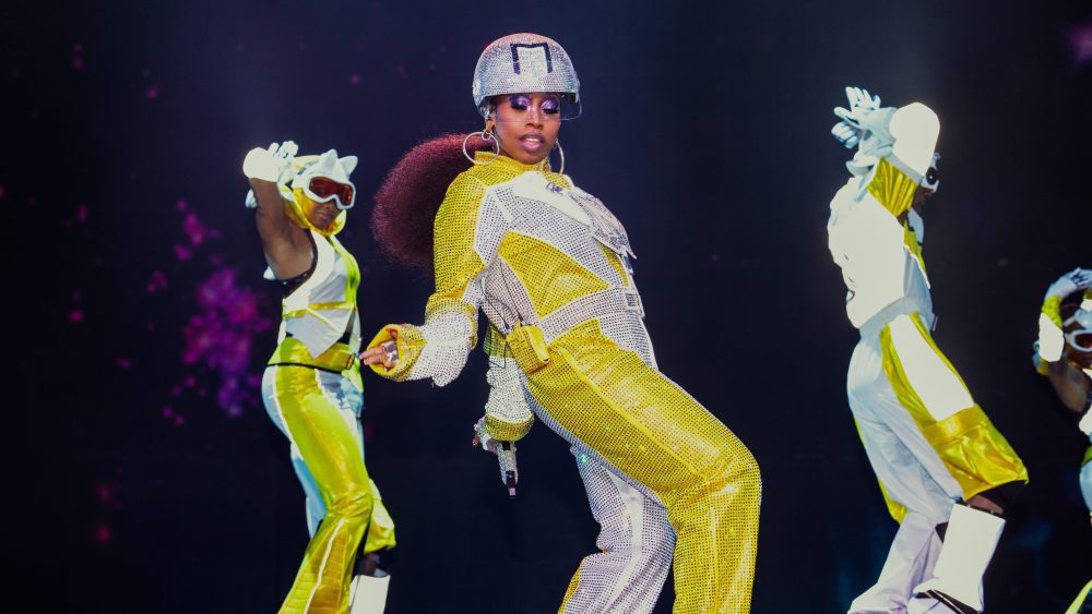 Missy Elliott donne vie à une vision époustouflante pour la tournée Out of This World à Los Angeles : critique de concert Plus de Variety Les plus populaires À lire absolument Inscrivez-vous aux bulletins d'information de Variety Plus de nos marques
	
	
