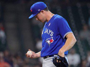 Nate Pearson échangé aux Cubs, les Jays annoncent que le prospect Ricky Tiedemann subira une opération du ligament croisé antérieur