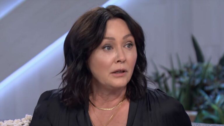 Shannen Doherty talking about her cancer battle on The Kelly Clarkson Show