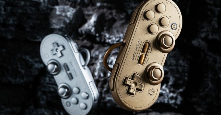 Presque tout sur la lourde manette de jeu de 8BitDo à 100 $ est en métal