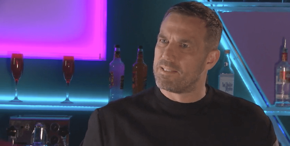 Spoilers de Hollyoaks – Warren recrute Ste et Rex dans un nouveau complot de meurtre
