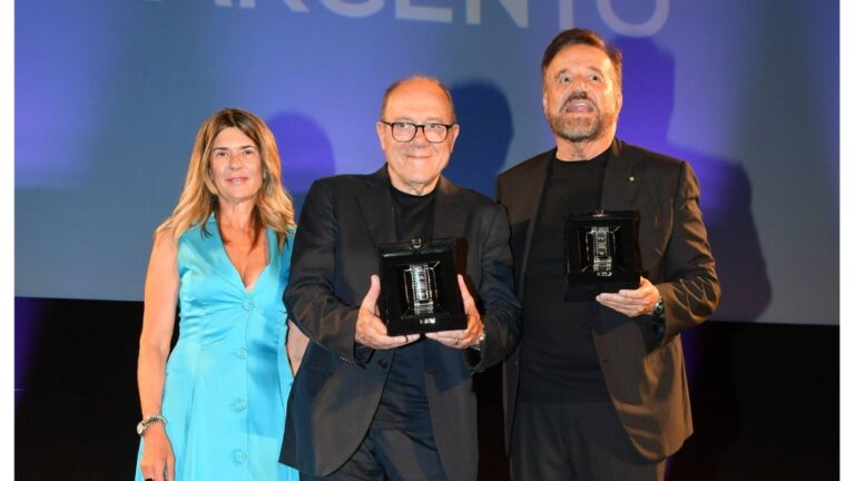 Taormina célèbre son 70e anniversaire avec les Nastri d'Argento Awards, une foule de stars de la comédie italienne et quelques étincelles Plus de Variety Les plus populaires À lire absolument Inscrivez-vous aux newsletters de Variety Plus de nos marques
	
	
