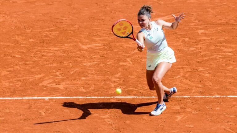 Jasmine Paolini is participating in Roland Garros 2024 in Paris, France, on June 03, 2024. (Photo by Foto Olimpik/NurPhoto)