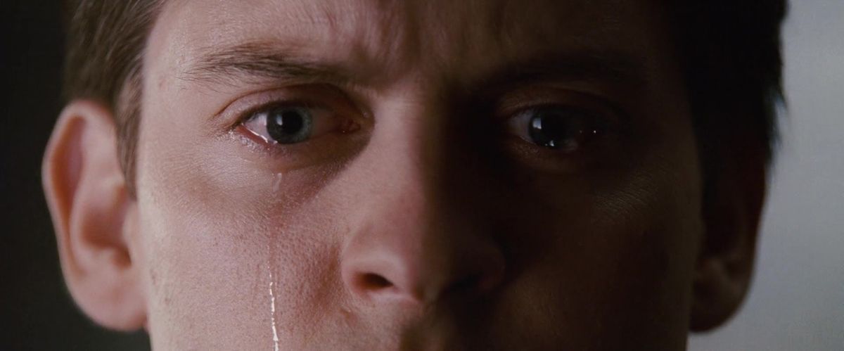 Peter Parker (Tobey Maguire) verse une larme dans Spider-Man 3