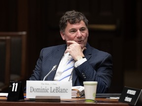 Le ministre de la Sécurité publique, des Institutions démocratiques et des Affaires intergouvernementales, Dominic LeBlanc, attend de comparaître devant le Comité de la procédure et des affaires de la Chambre, le jeudi 20 juin 2024 à Ottawa.