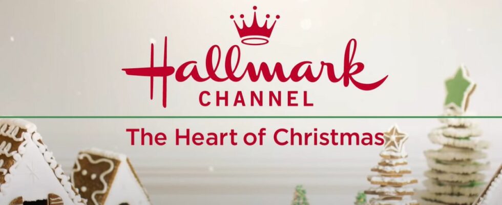Une grande star de Hallmark partage les secrets de Noël en juillet, et je n'avais aucune idée que le tournage d'un film de Noël était « étouffant »