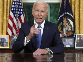 Le président américain Joe Biden s'exprime lors d'un discours à la nation sur sa décision de ne pas se représenter, dans le bureau ovale de la Maison Blanche à Washington, DC, le mercredi 24 juillet 2024.