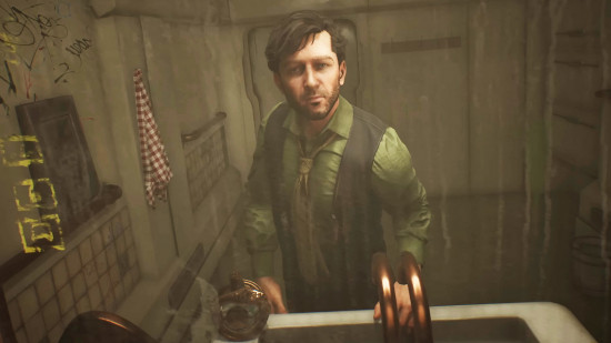 Critique de Nobody Wants to Die : un homme en chemise verte et cravate se regardant dans un miroir de salle de bain