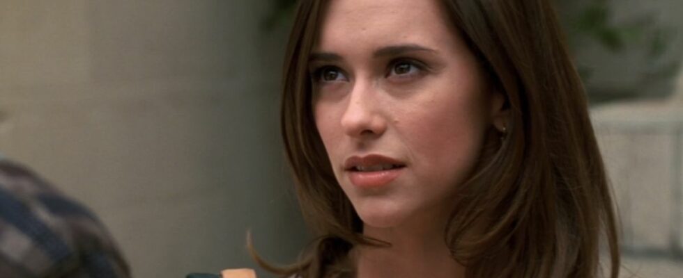 Jennifer Love Hewitt outside in I Still Know What You Did Last Summer