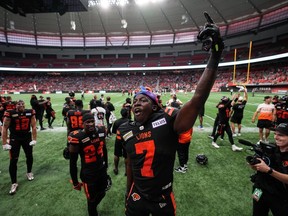 Lucky Whitehead (7), joueur des Lions de la Colombie-Britannique, célèbre son touché gagnant contre les Redblacks d'Ottawa lors de la deuxième moitié d'un match de la LCF la saison dernière. Whitehead fera ses débuts en saison avec Winnipeg jeudi.