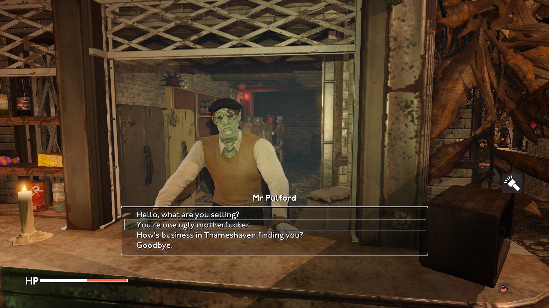 Critique de Fallout London : une capture d'écran à la première personne du gameplay de Fallout London montrant le protagoniste regardant M. Pulford, un commerçant de Thameshaven qui est devenu comme un poisson à cause d'années d'exposition aux radiations.
