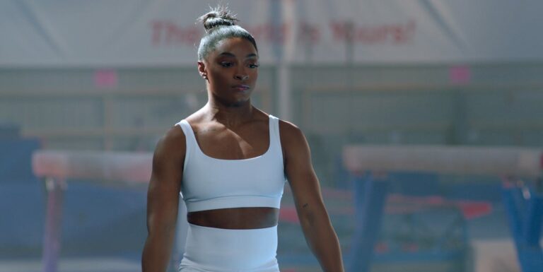 Le documentaire de Netflix sur Simone Biles fait fureur dans les classements des tendances grâce à son succès aux Jeux olympiques
