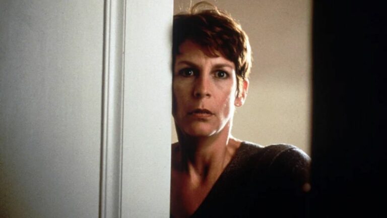 Jamie Lee Curtis as Laurie Strode in Halloween H20: 20 Years Later