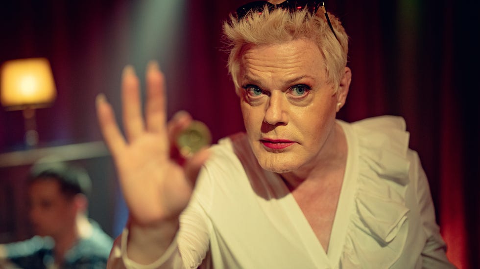 Suzy Eddie Izzard, Kaos