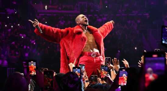 Usher éblouit avec un parcours de carrière fou lors de la soirée d'ouverture de sa tournée « Past Present Future » : critique de concert Plus de Variety Les plus populaires À lire absolument Inscrivez-vous aux newsletters de Variety Plus de nos marques