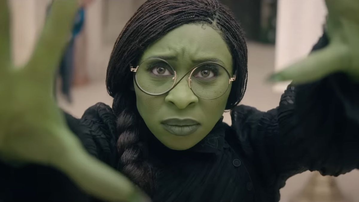 Cynthia Erivo a célébré les 85 ans du Magicien d'Oz avec des side-by-sides sympas, et je suis encore plus prête pour Wicked
