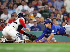 Danny Jansen des Red Sox de Boston tague Joey Loperfido