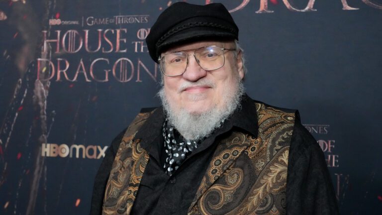 George RR Martin ne semble pas satisfait de House of the Dragon et promet de dévoiler la vérité bientôt
