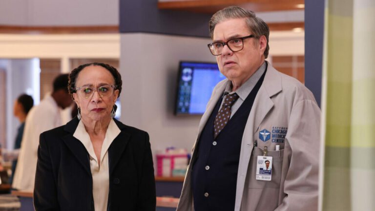 S. Epatha Merkerson as Sharon Goodwin, Oliver Platt as Dr. Daniel Charles in 