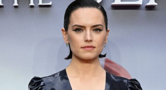 Daisy Ridley révèle son diagnostic de maladie de Graves Plus de Variety Les plus populaires À lire absolument Inscrivez-vous aux bulletins d'information de Variety Plus de nos marques