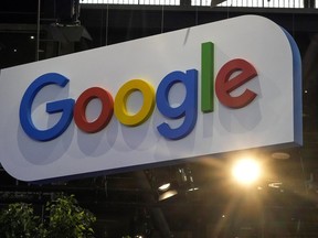 Le logo de Google est photographié au salon Vivatech à Paris, le jeudi 15 juin 2023.