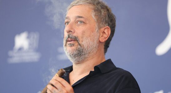 Harmony Korine déclare que Hollywood commence à « s'effondrer de manière créative » tout en fumant un cigare lors de la conférence de presse de Venise : « Les films ne sont plus la forme d'art dominante » Plus de Variety Les plus populaires À lire absolument Inscrivez-vous aux newsletters de Variety Plus de nos marques