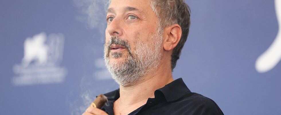 Harmony Korine déclare que Hollywood commence à « s'effondrer de manière créative » tout en fumant un cigare lors de la conférence de presse de Venise : « Les films ne sont plus la forme d'art dominante » Plus de Variety Les plus populaires À lire absolument Inscrivez-vous aux newsletters de Variety Plus de nos marques