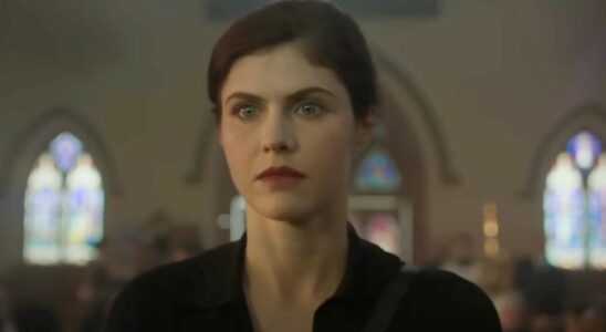 J'ai attendu et attendu pour regarder Mayfair Witches. Alexandra Daddario célèbre sa sortie sur Netflix, mais je pense que cela met en évidence un gros problème d'AMC