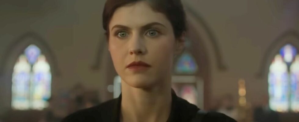 J'ai attendu et attendu pour regarder Mayfair Witches. Alexandra Daddario célèbre sa sortie sur Netflix, mais je pense que cela met en évidence un gros problème d'AMC